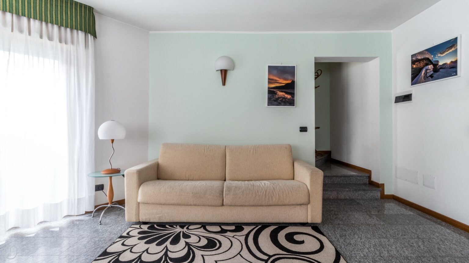 appartamento bilocale comfort in Valmalenco - soggiorno con divano