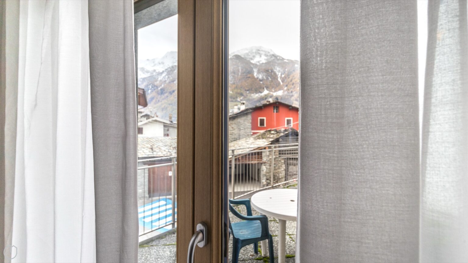 appartamento bilocale comfort in Valmalenco - vista esterna sulle alpi