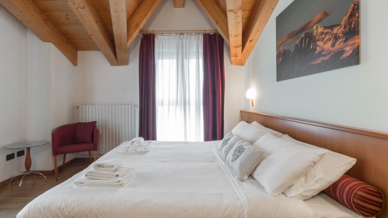 bilocale deluxe in Valmalenco - stanza con letto matrimoniale