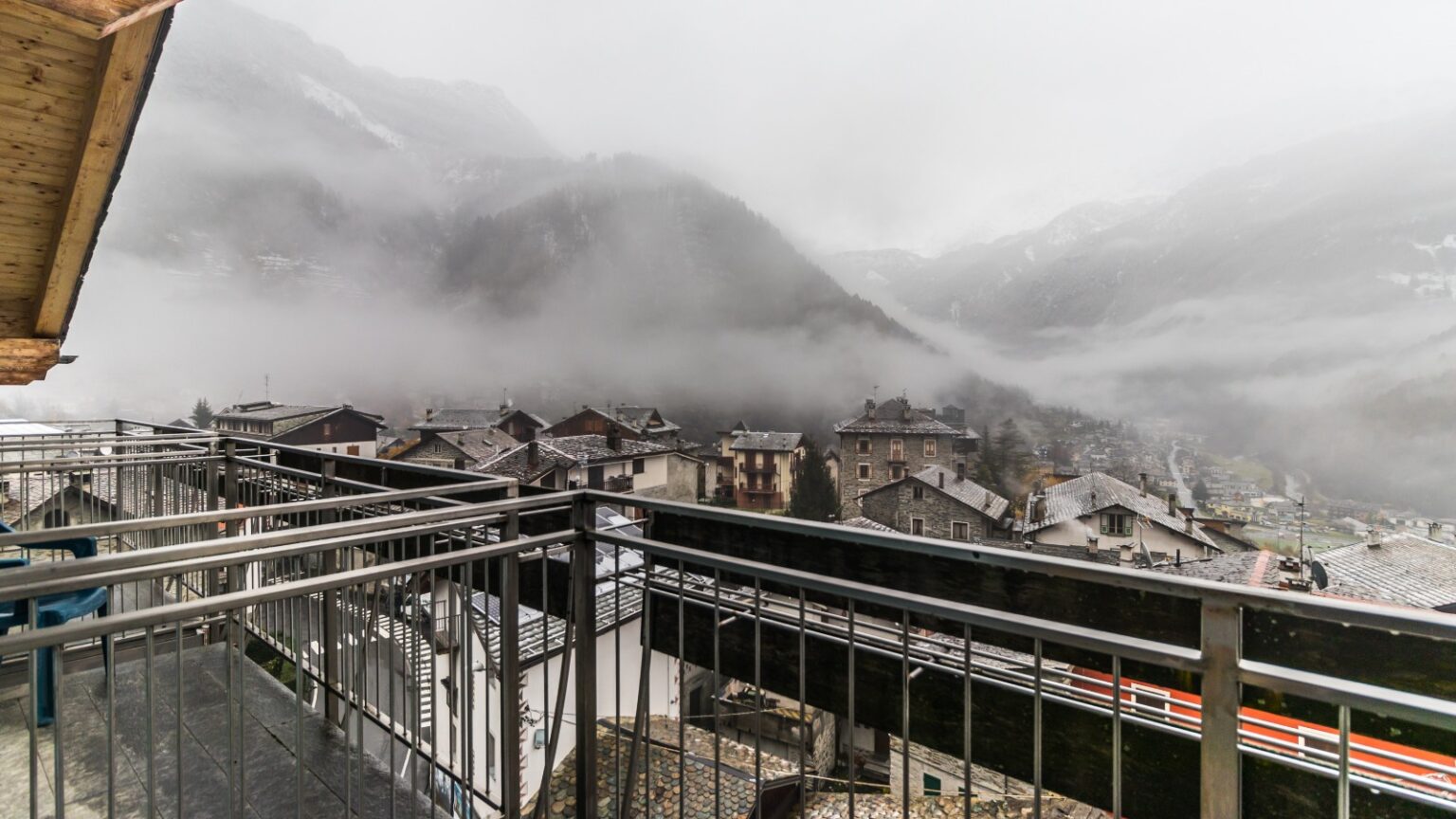 bilocale deluxe in Valmalenco - balcone vista alpi