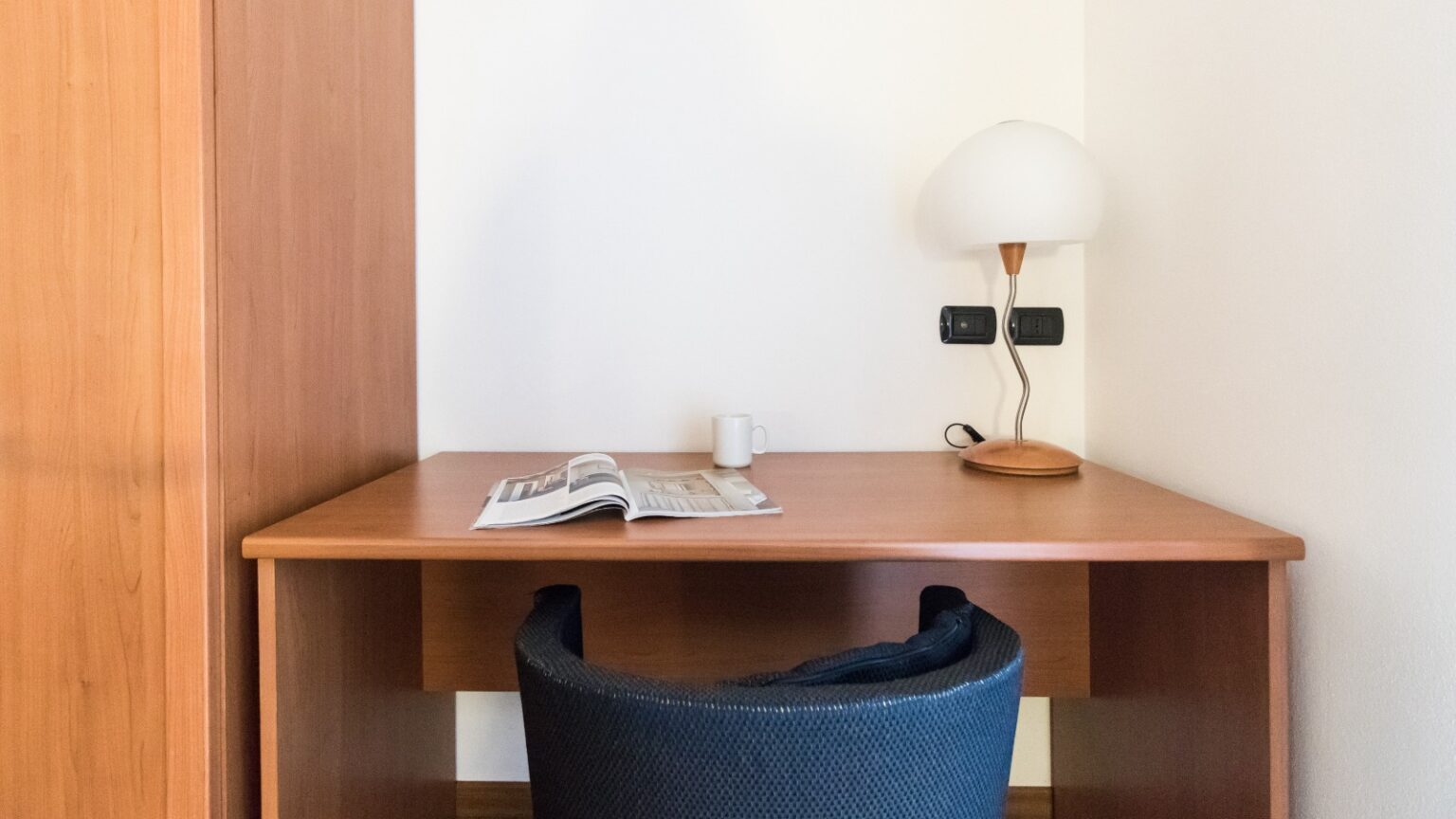 scrivania in trilocale in Valmalenco