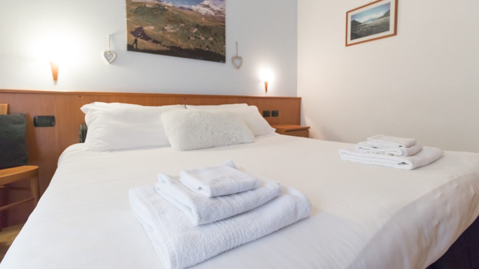 letto matrimoniale in appartamento trilocale in Valmalenco