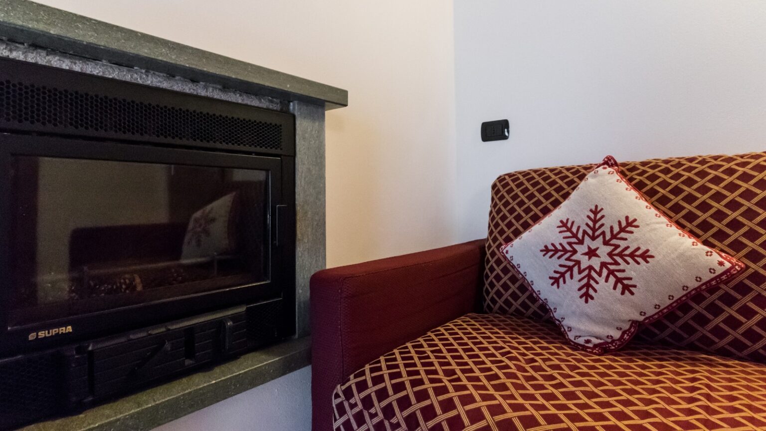 trilocale deluxe in Valmalenco - caminetto